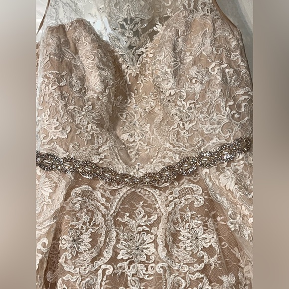 Oleg Cassini wedding dress - Picture 2 of 8